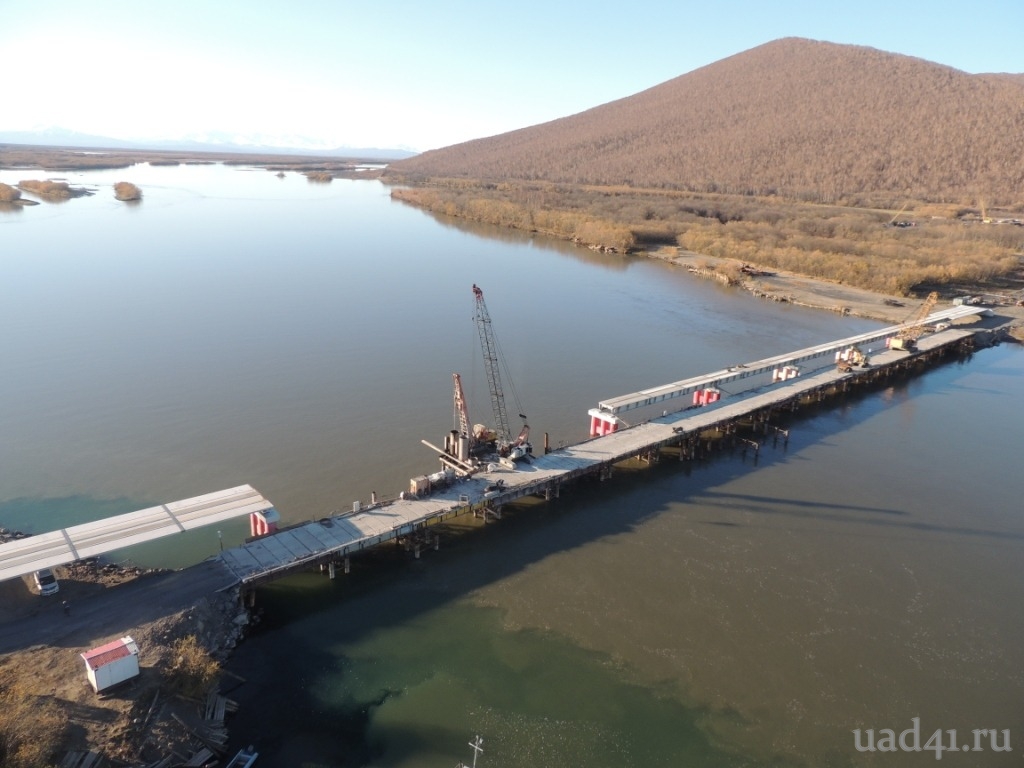 Строительство моста через реку Камчатка